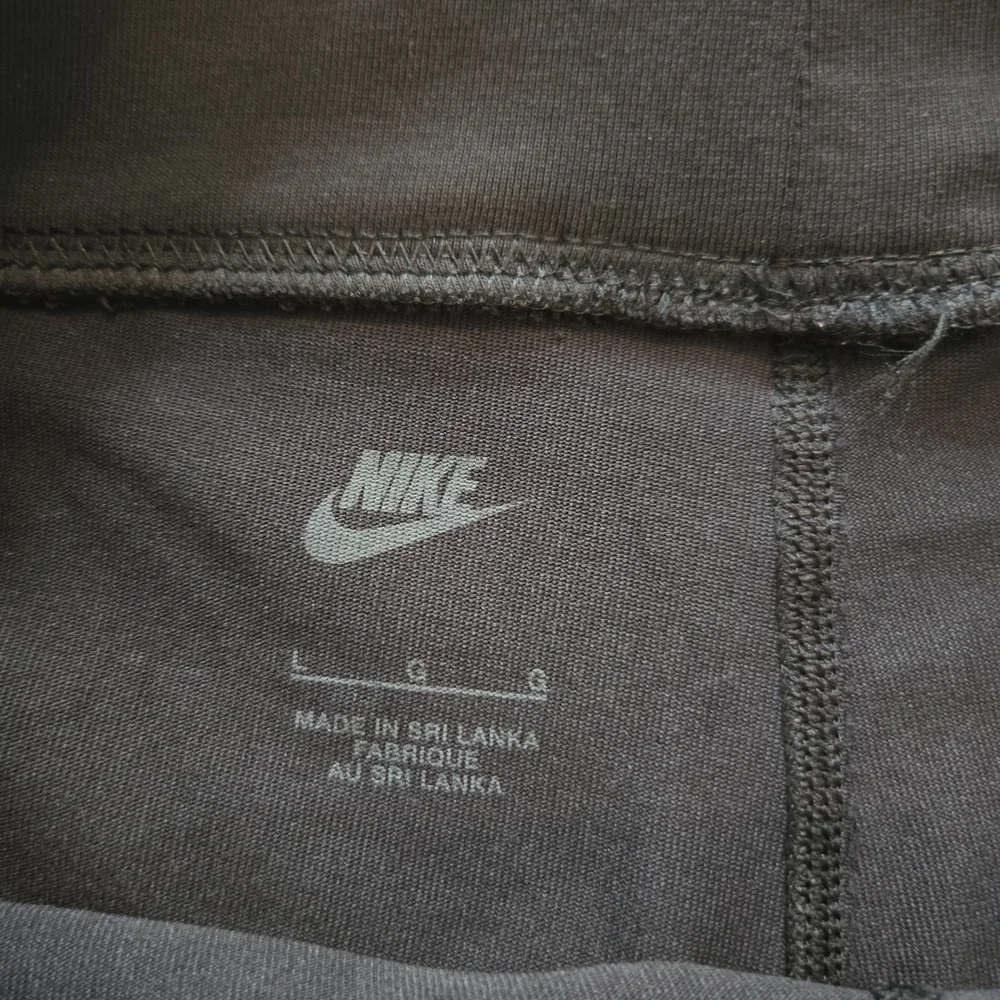 Nike Black Leggings - Picture 3 of 3